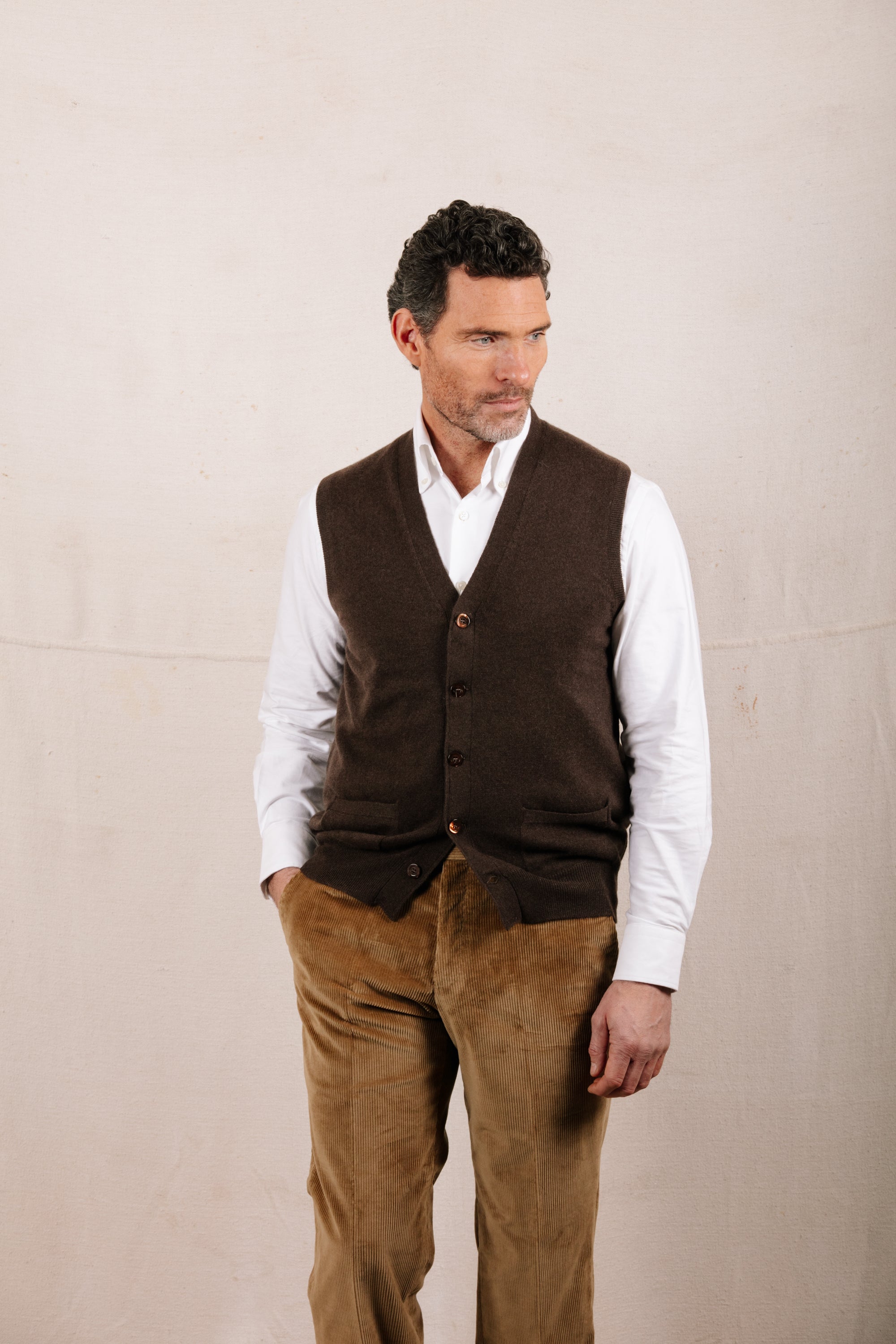 Cashmere Sleeveless Cardigan in Chocolate Brown – Cad & The Dandy