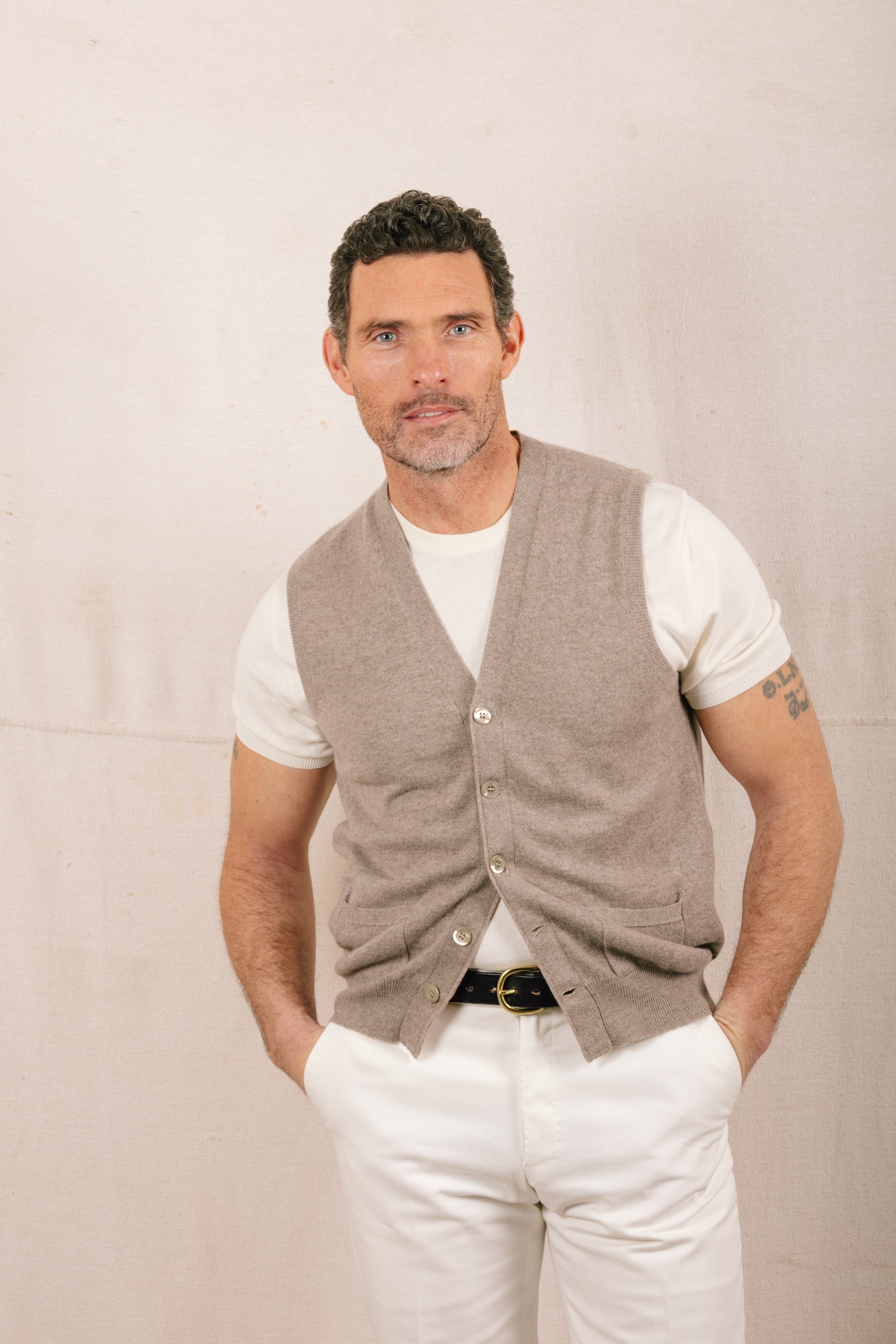 Cashmere Sleeveless Cardigan in Oatmeal – Cad & The Dandy Savile Row