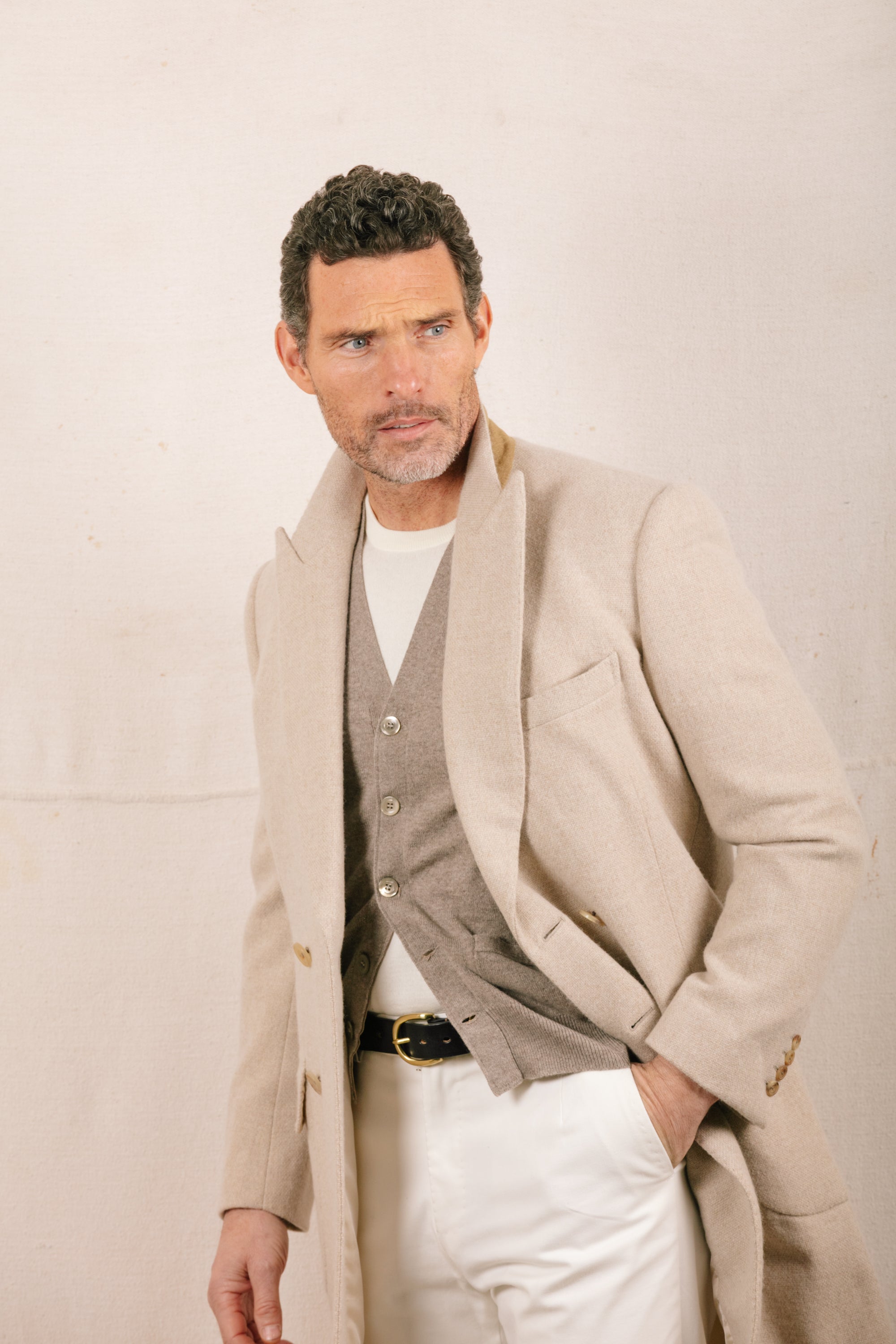Cashmere Sleeveless Cardigan in Oatmeal – Cad & The Dandy Savile Row